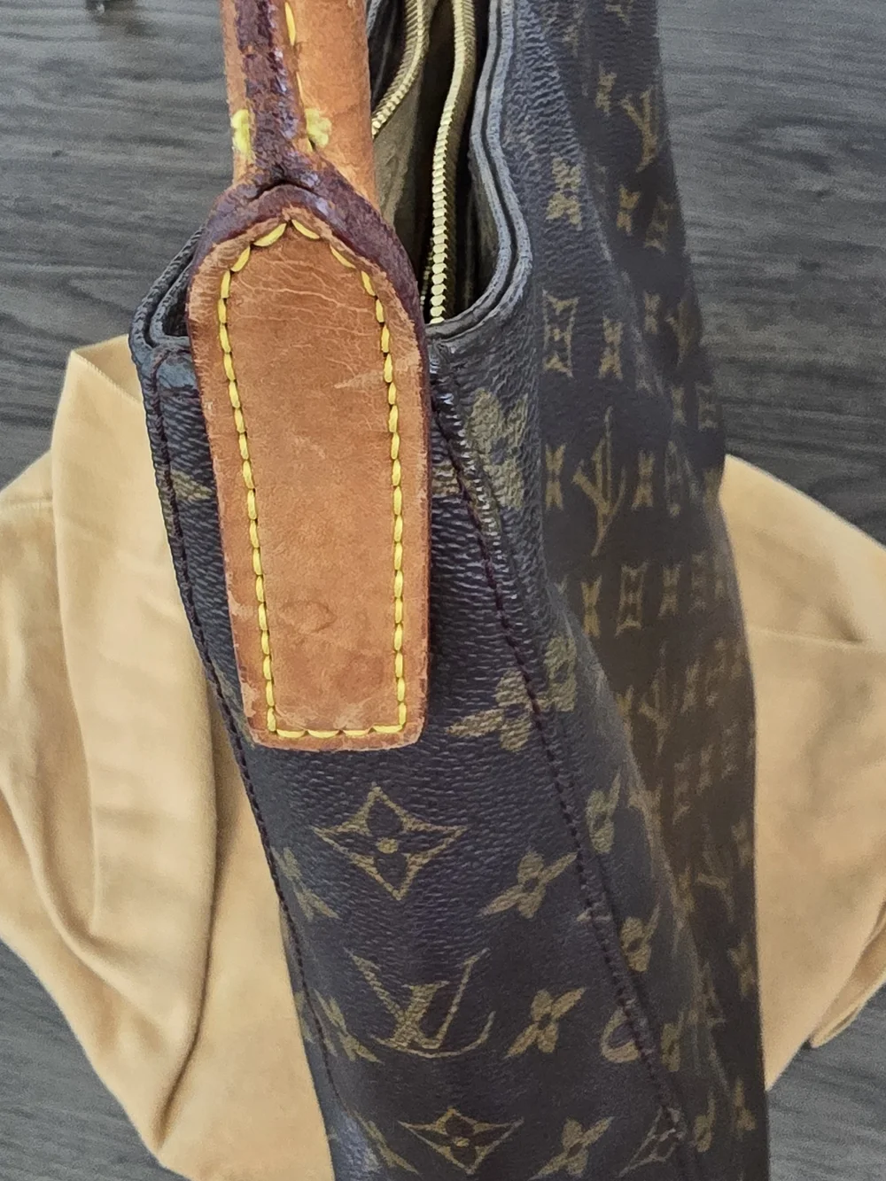 Louis Vuitton Vintage Looping GM Shoulder Bag - Picture 8 of 16